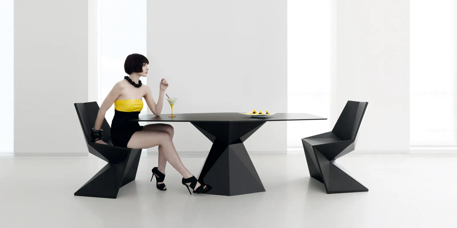 meuble-exterieur-dessin-table-chair-vertex-karimrashid-vondom (1) copie