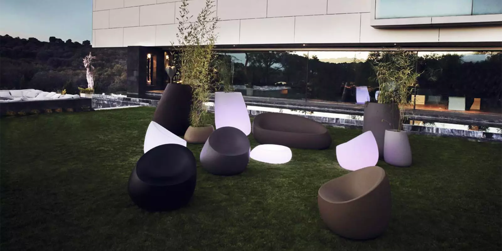 design-light-up-outdoor-furniture-sofa-loungechair-table-light-upplanters-stones-stefanogiovannoni-vondom